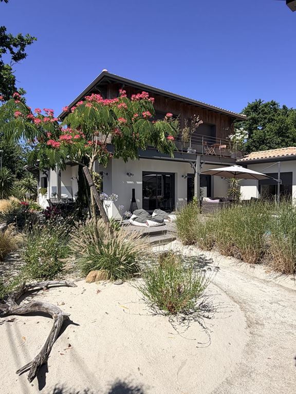 Villa SOULAC SUR MER 895000€ PAILLÉ IMMOBILIER Villa SOULAC SUR MER 895000€ PAILLÉ IMMOBILIER